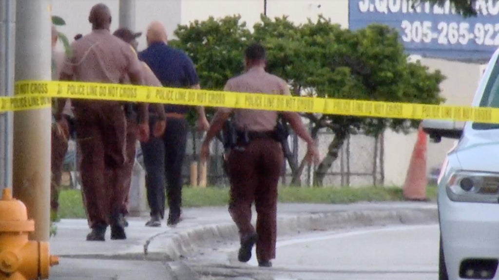Driver found with gunshot wound after Northwest Miami-Dade crash, deputies say — CBS Miami, Land O' Lakes Community news