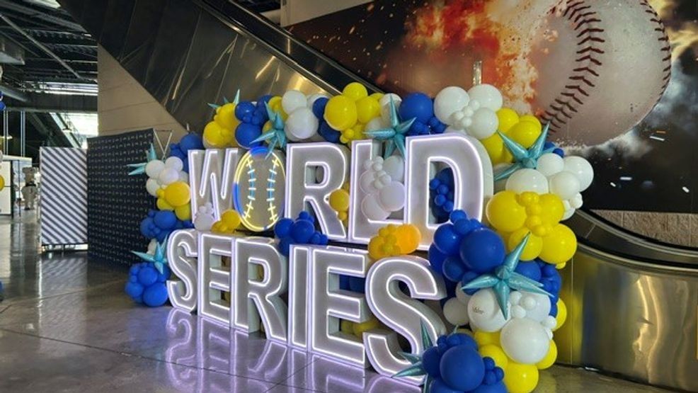 Scenes from outside the stadium| World Series Game 1 gallery — Fox 11 Green Bay Local, Land O' Lakes Arts news