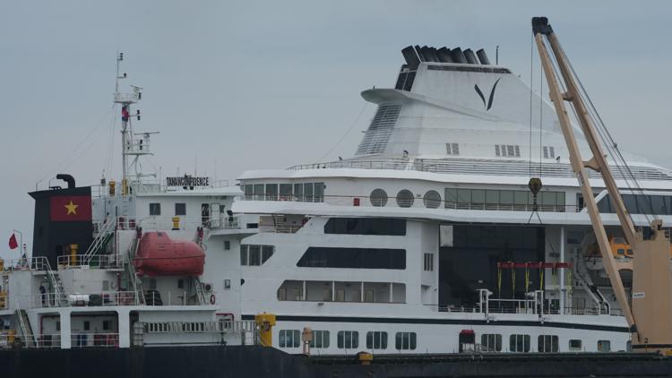 200 cruise passengers on 3-year world voyage stranded after US company ends trip over fuel costs — Land O' Lakes Business news