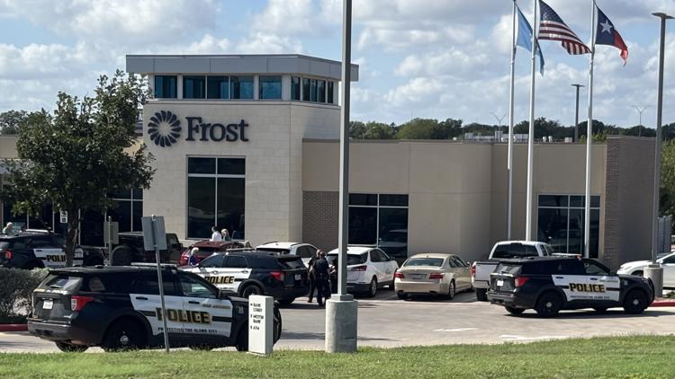 Elderly couple robbed outside Frost Bank in northwest San Antonio, police say suspect(s) at large — KENS 5 (San Antonio), Land O' Lakes Community news