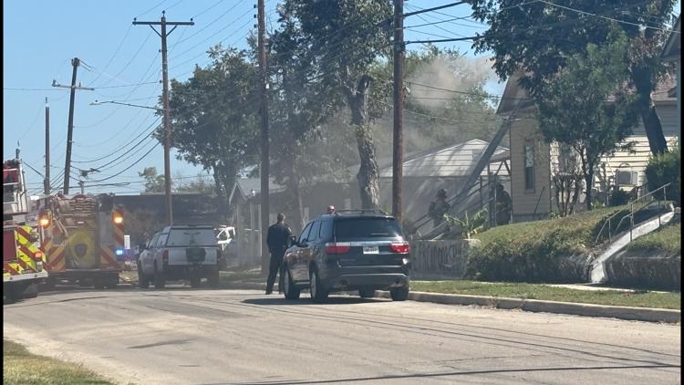 No injuries reported after fire at east San Antonio home, SAFD says — KENS 5 (San Antonio), Land O' Lakes Community news
