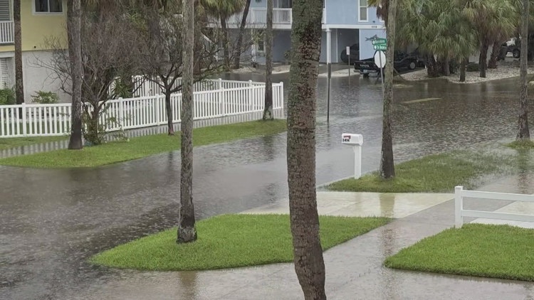 High surf, rising tides put St. Pete Beach residents on alert ahead of Hurricane Isaias — WTSP 10 Tampa Bay, Land O' Lakes Community news