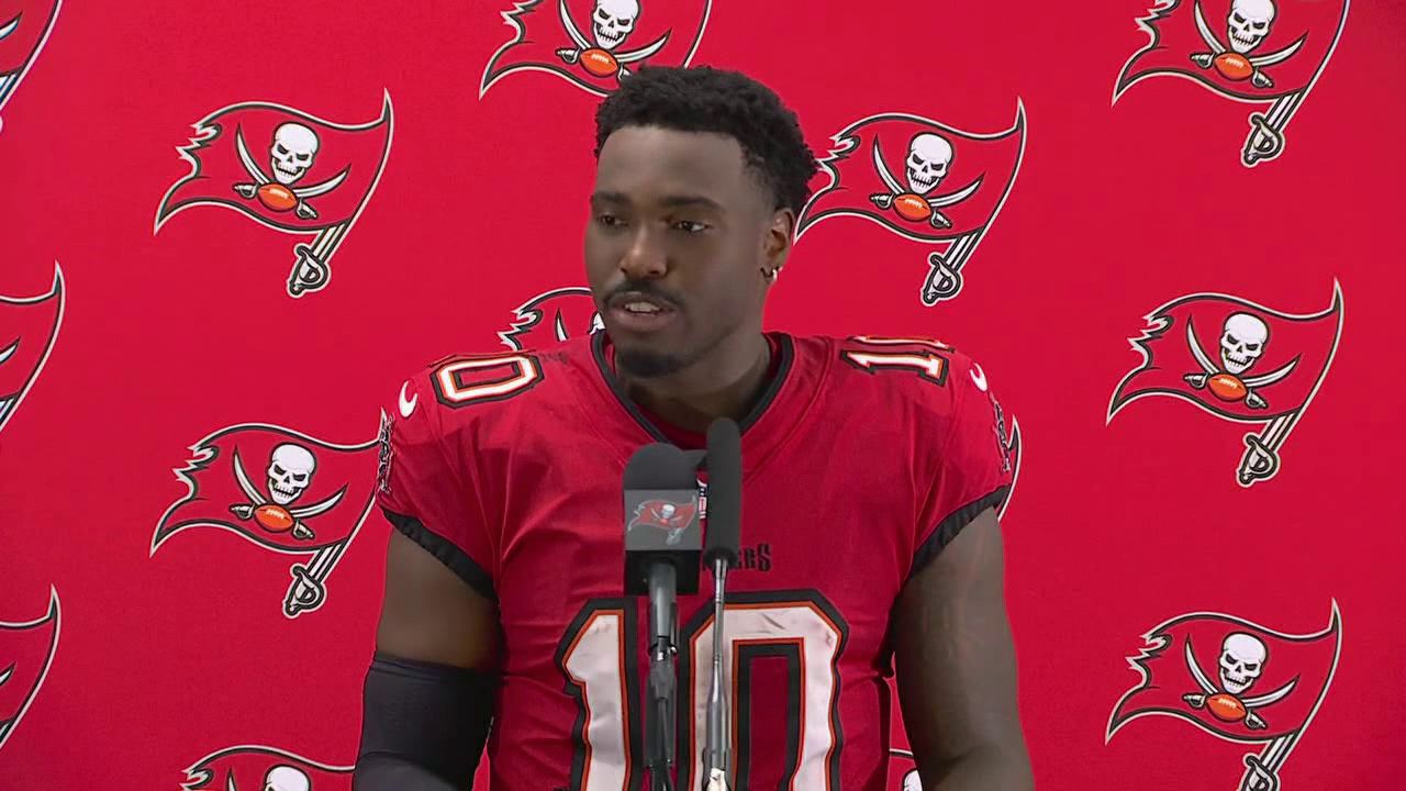 'Ma, come here!': Bucs QB Jalon Daniels shares postgame moment with mom after first NFL win — FOX 13 Sports Tampa Bay, Land O' Lakes Sports news