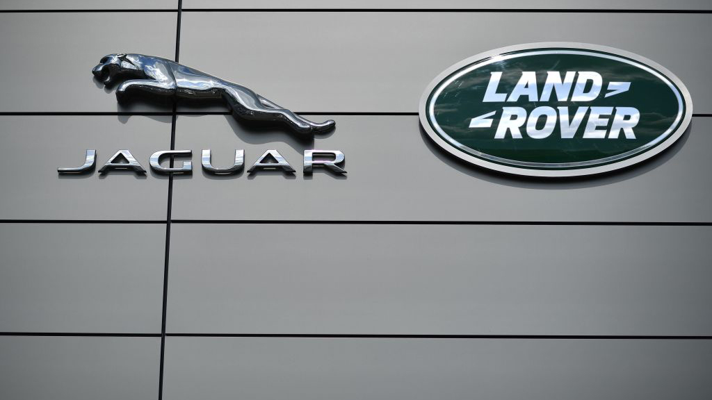 Jaguar recalls over 93K Range Rovers due to water pooling around rearview camera — FOX 13 Tampa Bay News